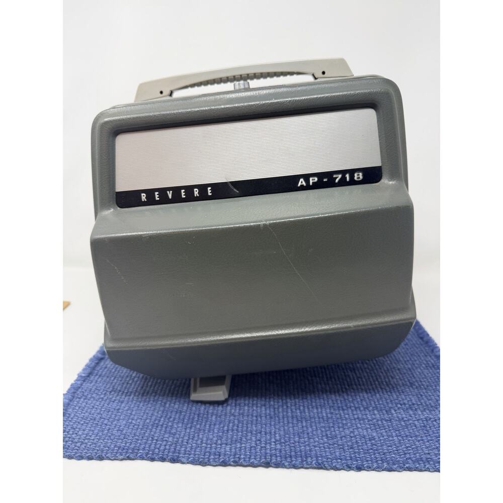 VINTAGE Revere AZ-718 8mm Film Projector. Power Works